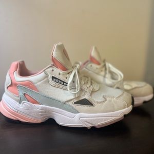 Women’s Adidas Torsion sneakers, size 9.